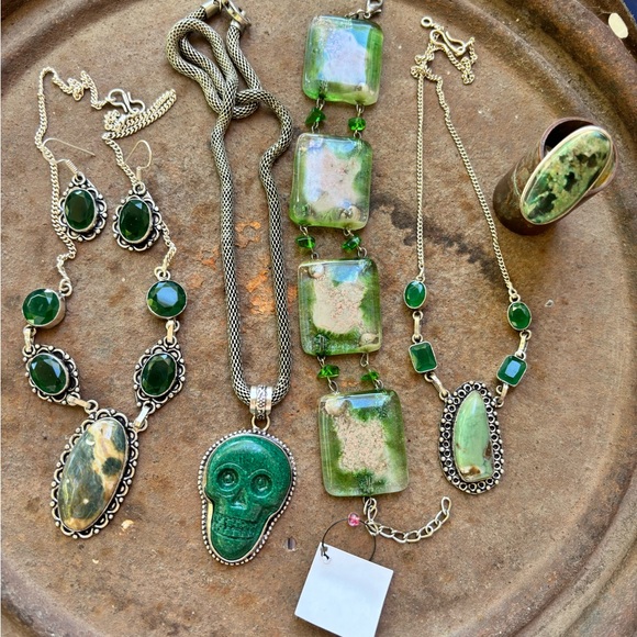 Assorted Vintage special 2 pc. Set Sterling HOLD Skull, Necklace+GRN Bracelet - Picture 1 of 5